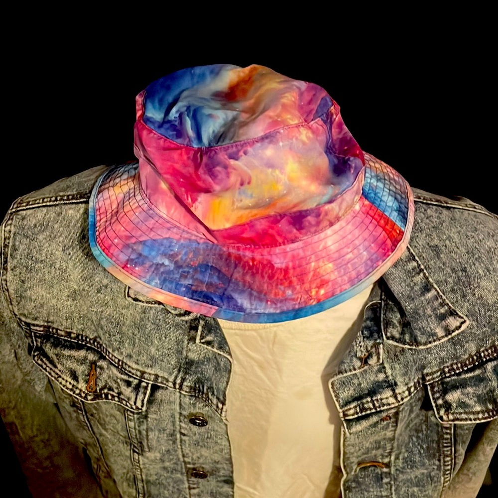 Don’t know maker bucket hat cosmic look